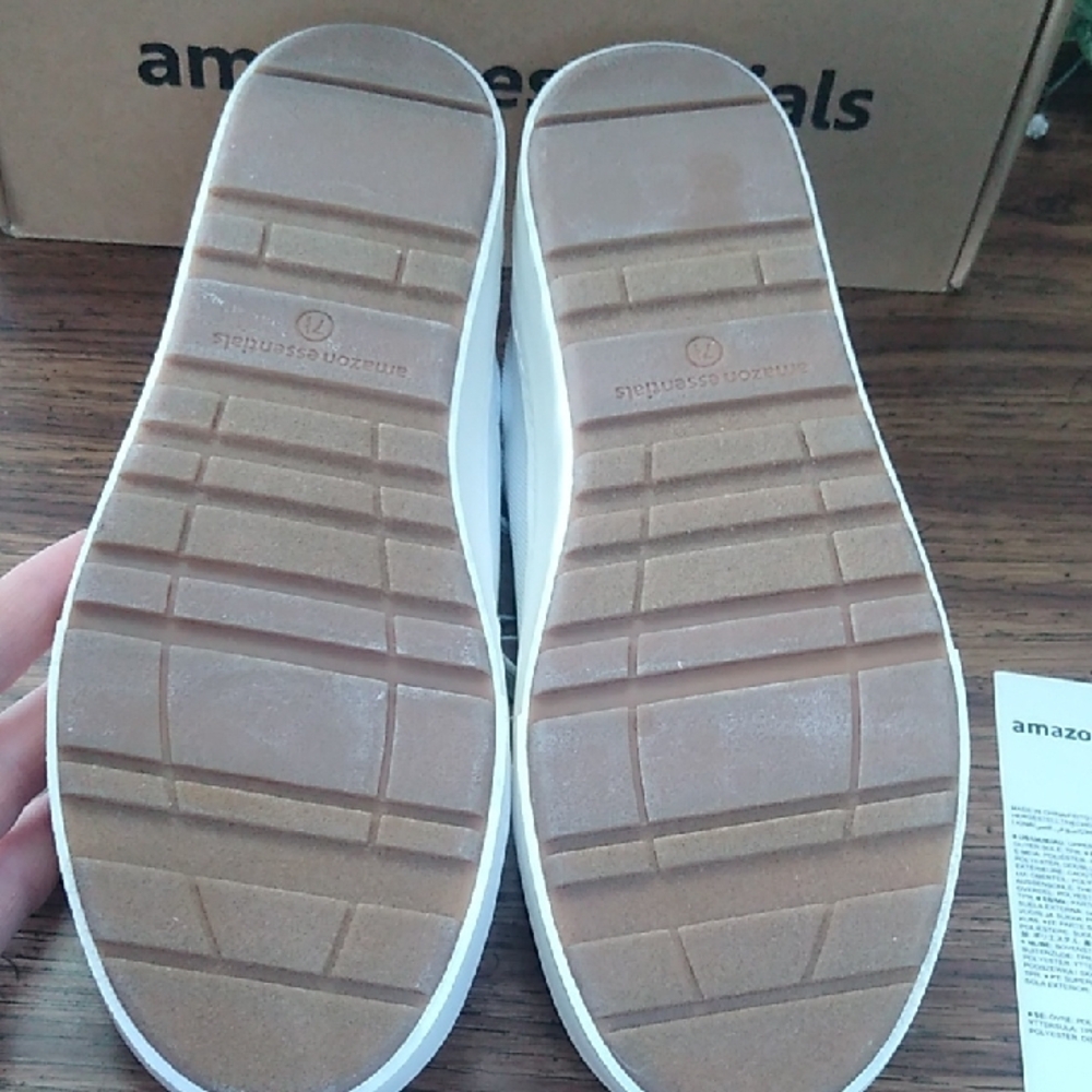 Amazon Essentials Women's White Sneakers - Picture 10 of 12